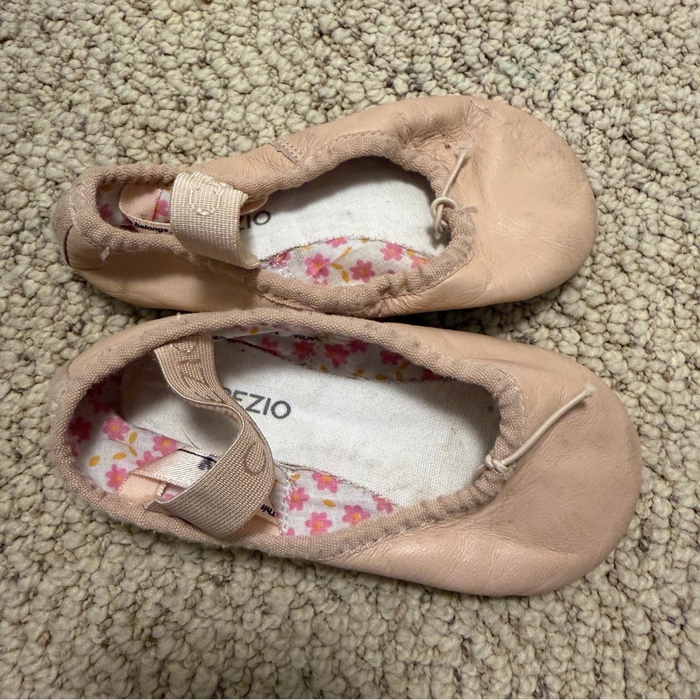 Capezio 8.5 ballet slipper